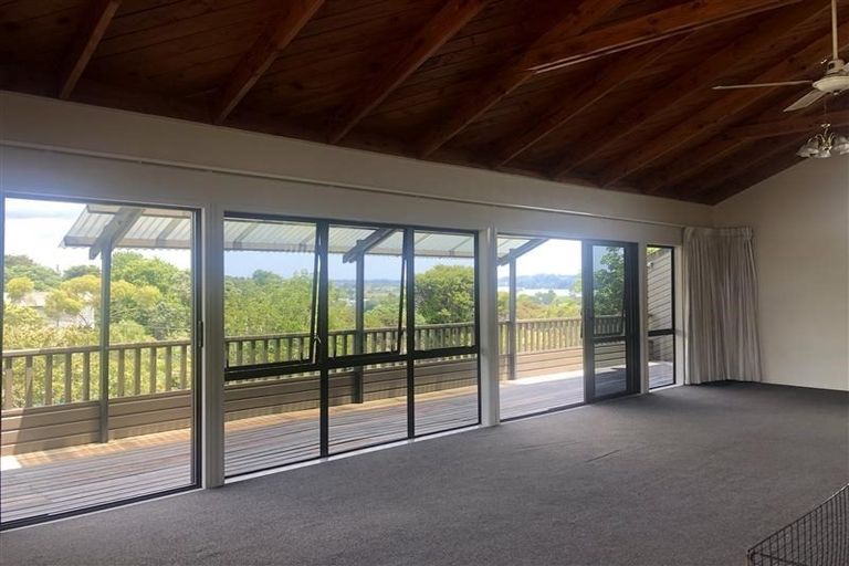 Photo of property in 3 Marae Road, Greenhithe, Auckland, 0632