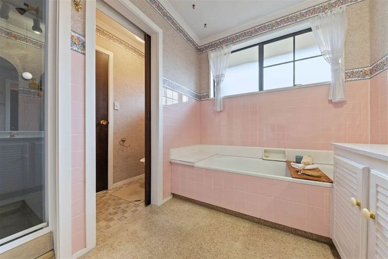 Photo of property in 11 Karnak Crescent, Russley, Christchurch, 8042