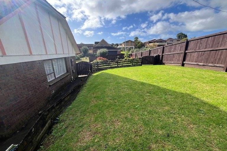 Photo of property in 1 Kincraig Place, Highland Park, Auckland, 2010