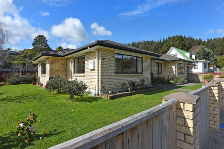 Photo of property in 1a Garth Lane, Maoribank, Upper Hutt, 5018