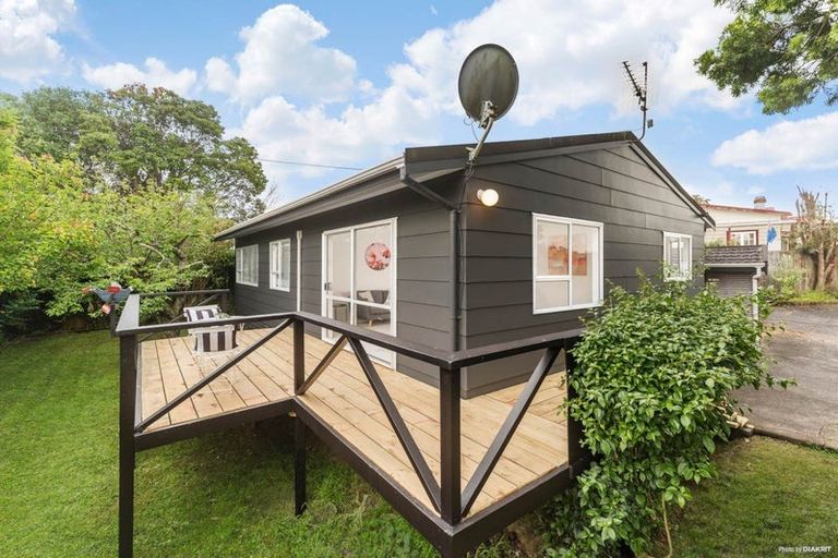 Photo of property in 3/169 Chivalry Road, Glenfield, Auckland, 0629