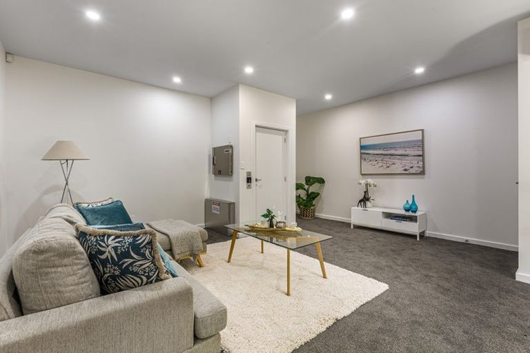 Photo of property in 8b Crispe Road, Clarks Beach, 2122