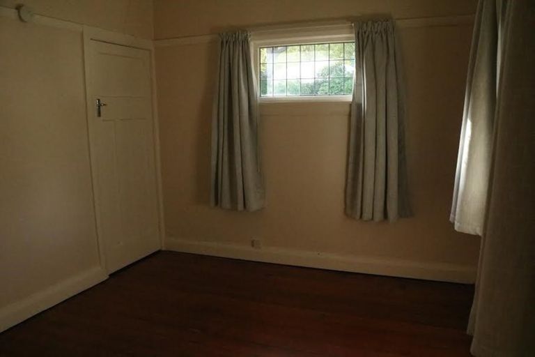 Photo of property in 16 Hinau Street, Eastbourne, Lower Hutt, 5013