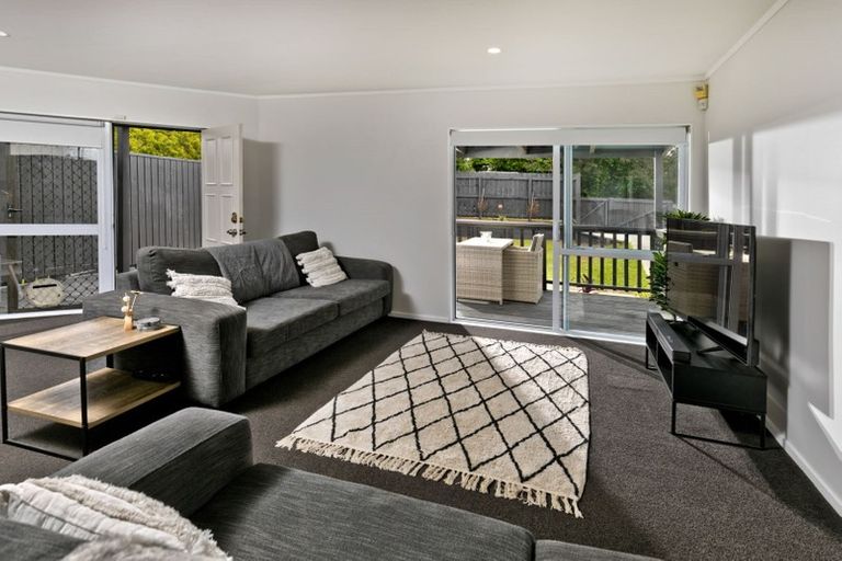 Photo of property in 55 Triangle Road, Massey, Auckland, 0614