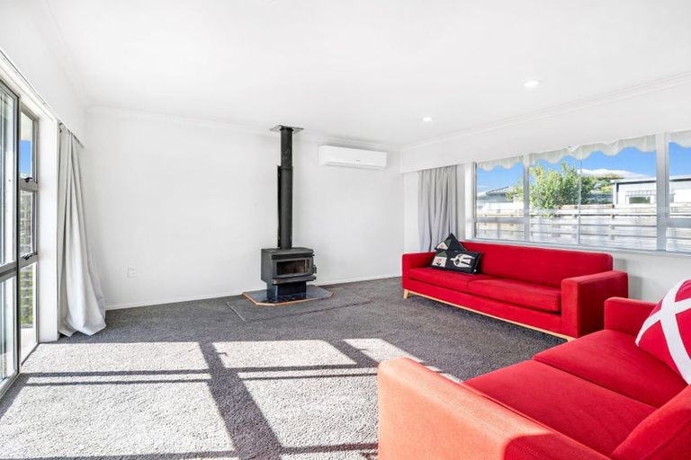 Photo of property in 10 Hollows Crescent, Takaro, Palmerston North, 4412