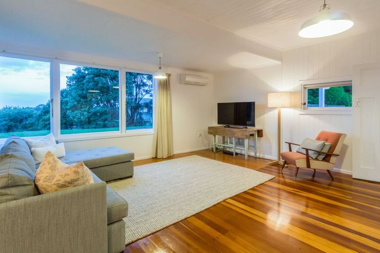 Photo of property in 38 Victory Road, Laingholm, Auckland, 0604