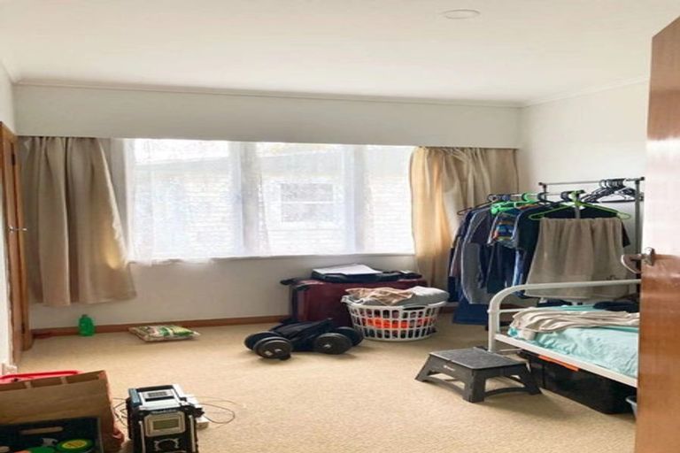 Photo of property in 66 Roberts Road, Te Atatu South, Auckland, 0610