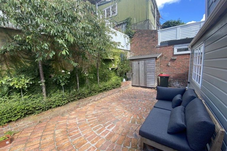 Photo of property in 247 Tinakori Road, Thorndon, Wellington, 6011