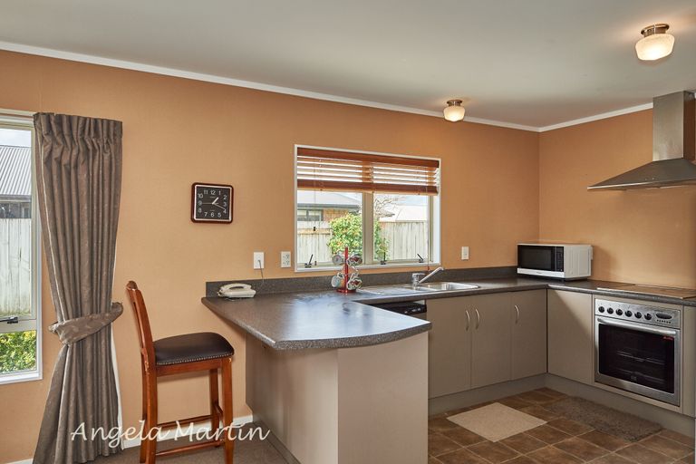 Photo of property in 18 Meridian Grove, Kelvin Grove, Palmerston North, 4414