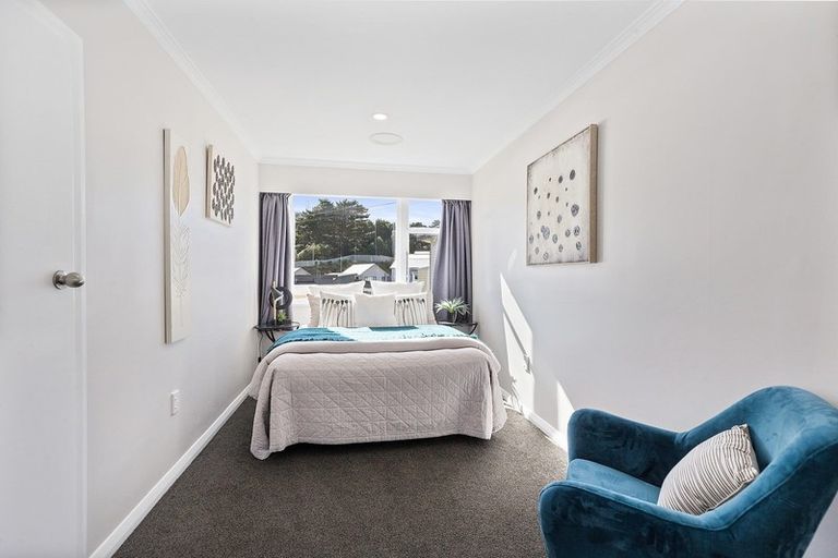 Photo of property in 51 Glanmire Road, Newlands, Wellington, 6037