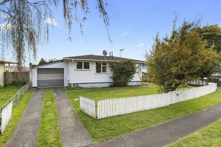 Photo of property in 30 Oakfield Crescent, Pukete, Hamilton, 3200