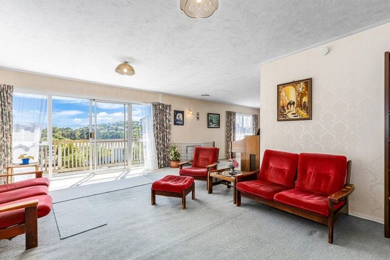 Photo of property in 21 Staithes Drive North, Whitby, Porirua, 5024