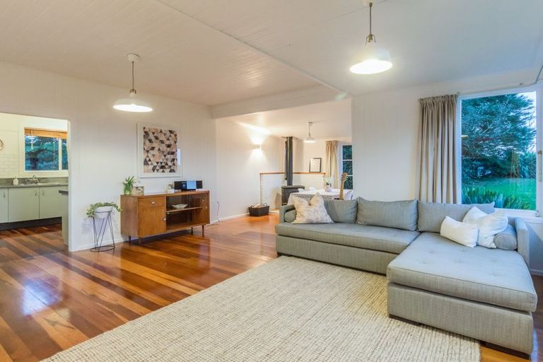 Photo of property in 38 Victory Road, Laingholm, Auckland, 0604