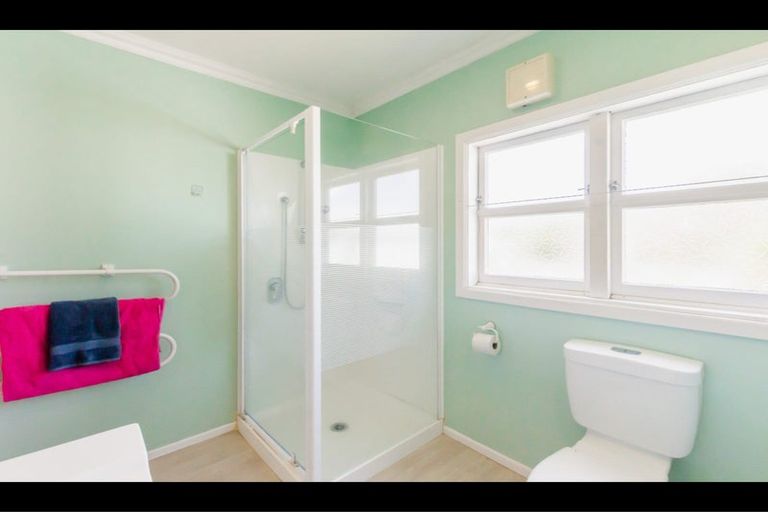 Photo of property in 35 Dale Road, Raumati South, Paraparaumu, 5032