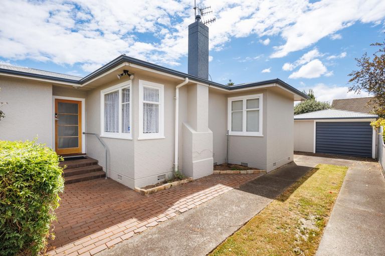 Photo of property in 27 Pembroke Street, Highbury, Palmerston North, 4412