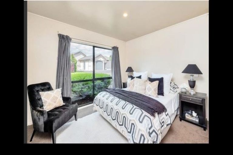 Photo of property in 30 Zefiro Drive, Massey, Auckland, 0614