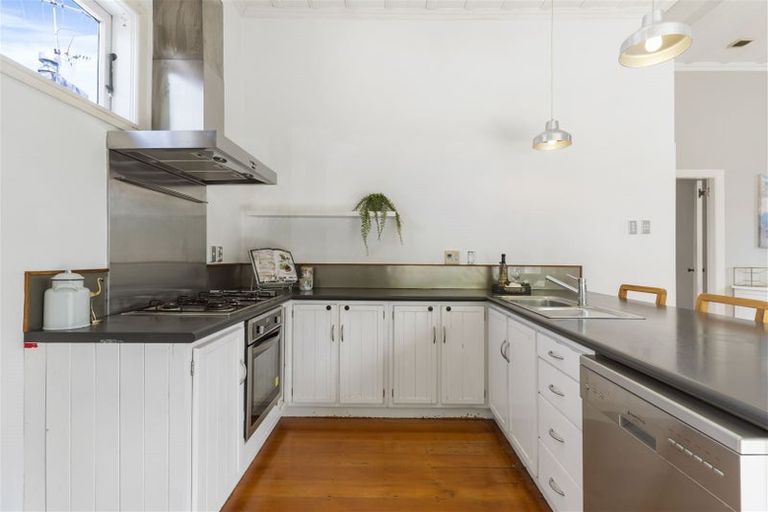 Photo of property in 30 Rutland Road, Stanley Point, Auckland, 0624