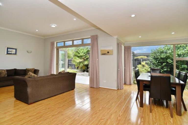 Photo of property in 23 Papaumu Green, Parklands, Christchurch, 8083