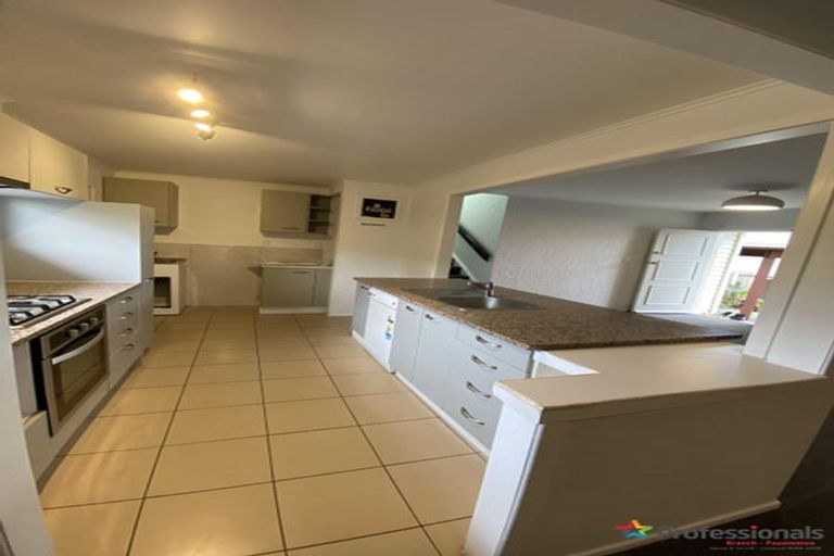 Photo of property in 119 Edgewater Drive, Pakuranga, Auckland, 2010