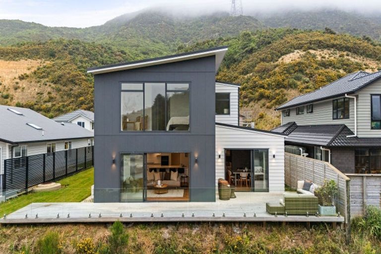 Photo of property in 21 Porokaiwhiri Street, Crofton Downs, Wellington, 6035