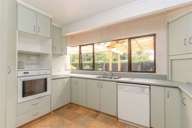 Photo of property in 16 Tainui Terrace, Inglewood, 4330