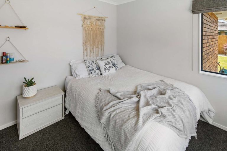 Photo of property in 5 Meridian Grove, Kelvin Grove, Palmerston North, 4414