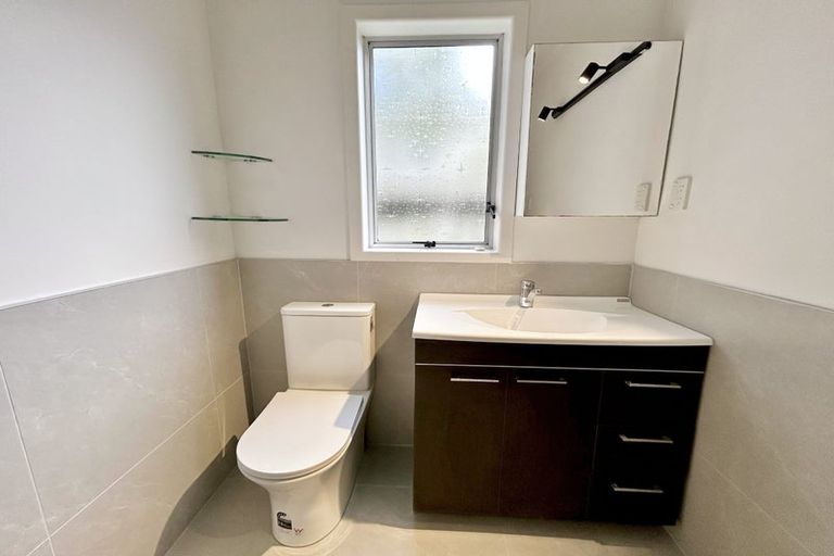 Photo of property in 2/5 Gazelle Avenue, Beach Haven, Auckland, 0626