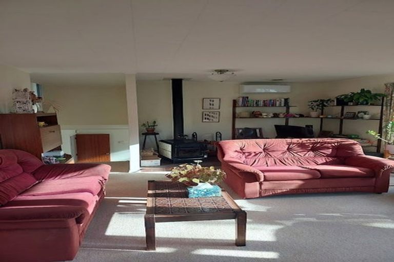 Photo of property in 11 Zande Terrace, Tawa, Wellington, 5028