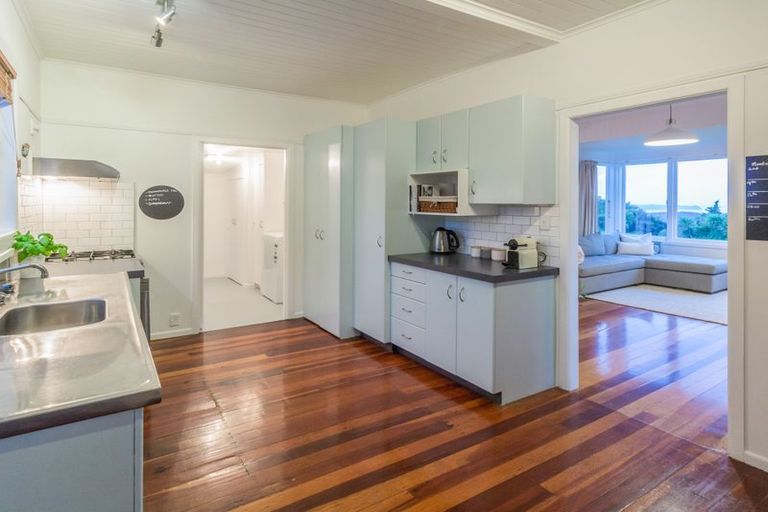 Photo of property in 38 Victory Road, Laingholm, Auckland, 0604