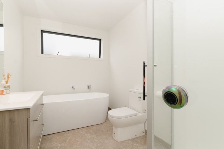 Photo of property in 31 Tapuwae Way, Mangere Bridge, Auckland, 2022