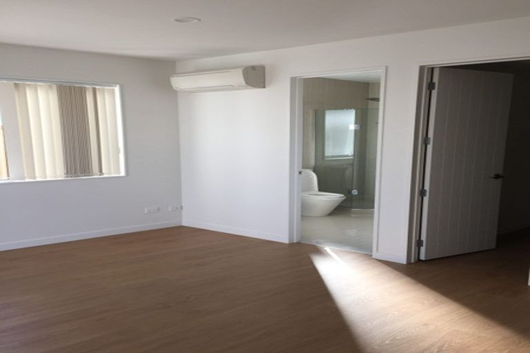 Photo of property in 24 Para Close, Fairview Heights, Auckland, 0632