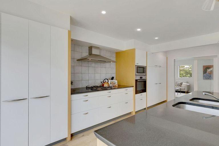 Photo of property in 10 Kahu Road, Paremata, Porirua, 5024