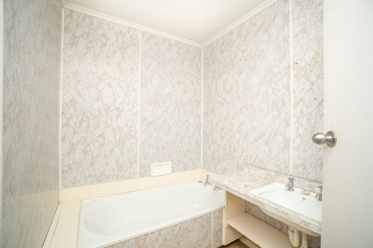 Photo of property in 3 Seddon Street, Takaro, Palmerston North, 4412