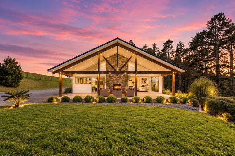 Photo of property in 132b Dormer Road, Waitoki, Helensville, 0875