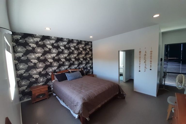 Photo of property in 76g Edmonton Road, Henderson, Auckland, 0612