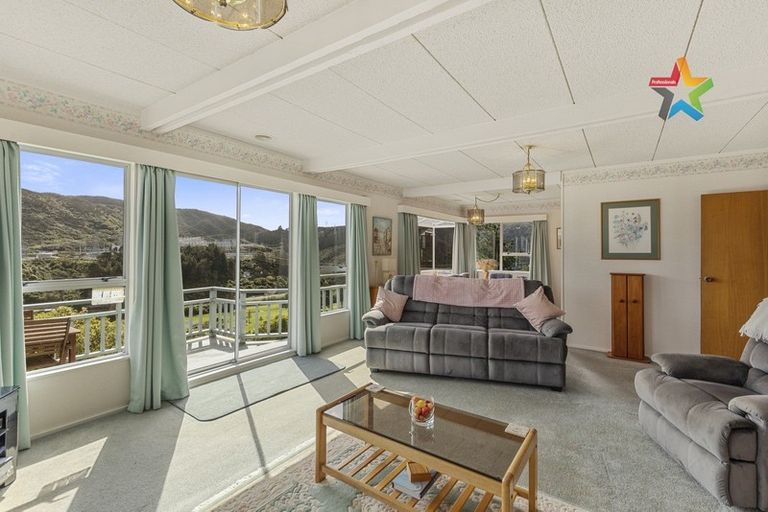 Photo of property in 33 Kingsley Street, Stokes Valley, Lower Hutt, 5019