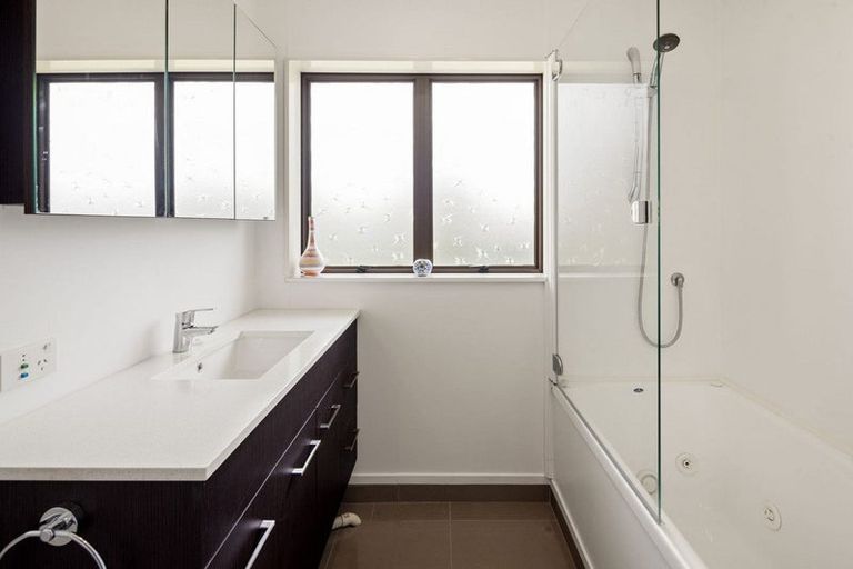 Photo of property in 251 Shakespeare Street, Leamington, Cambridge, 3432