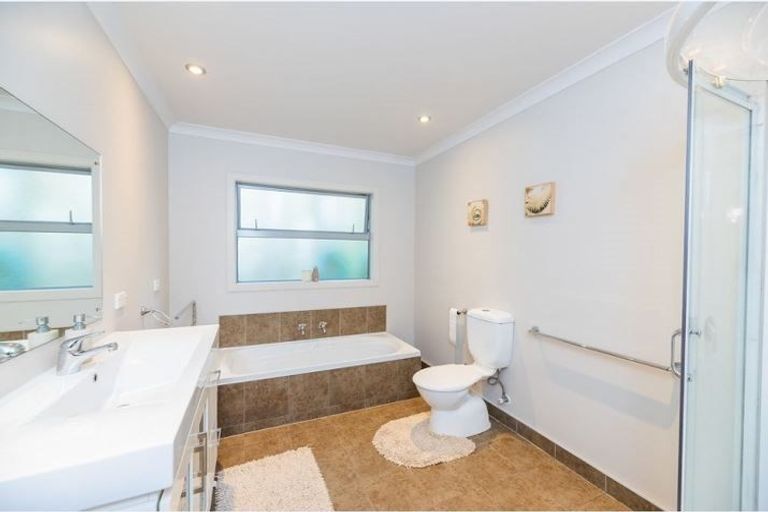 Photo of property in 11 Jeannie Way, Waikanae Beach, Waikanae, 5036