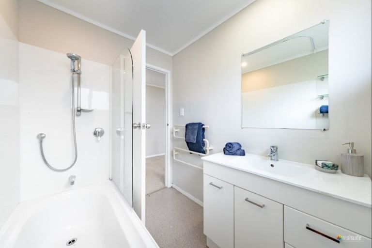 Photo of property in 118 Norana Road, Timberlea, Upper Hutt, 5018