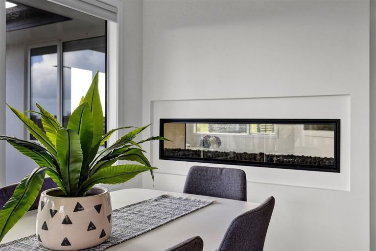 Photo of property in 4 Vardon Way, Waiwhakaiho, New Plymouth, 4312