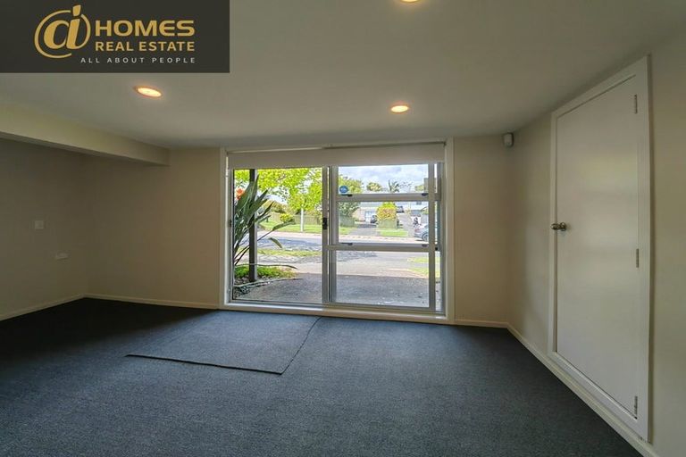 Photo of property in 127 Gossamer Drive, Pakuranga Heights, Auckland, 2010