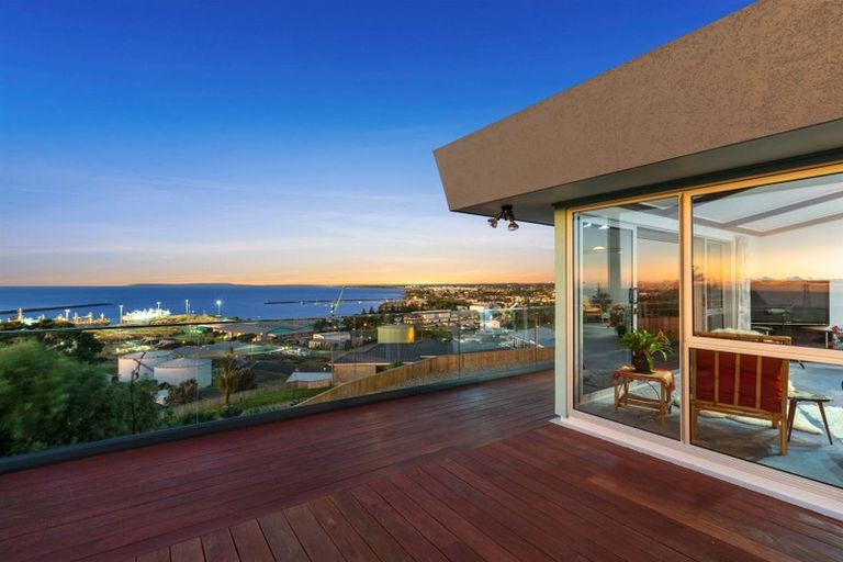 Photo of property in 19 Findlay Street, Moturoa, New Plymouth, 4310