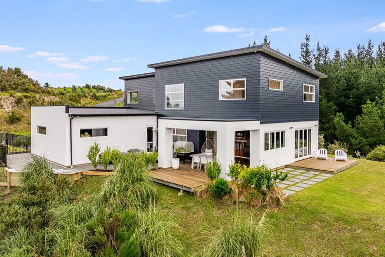 Photo of property in 32 Pacific View, Whitby, Porirua, 5024