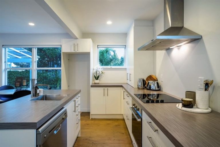 Photo of property in 1/21 West Hoe Road, Orewa, 0931