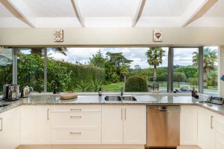 Photo of property in 79 Tawa Road, Kumeu, 0891