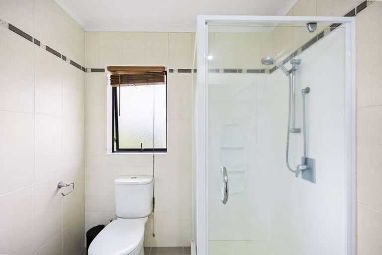 Photo of property in 1 Seresin Crescent, Flat Bush, Auckland, 2016