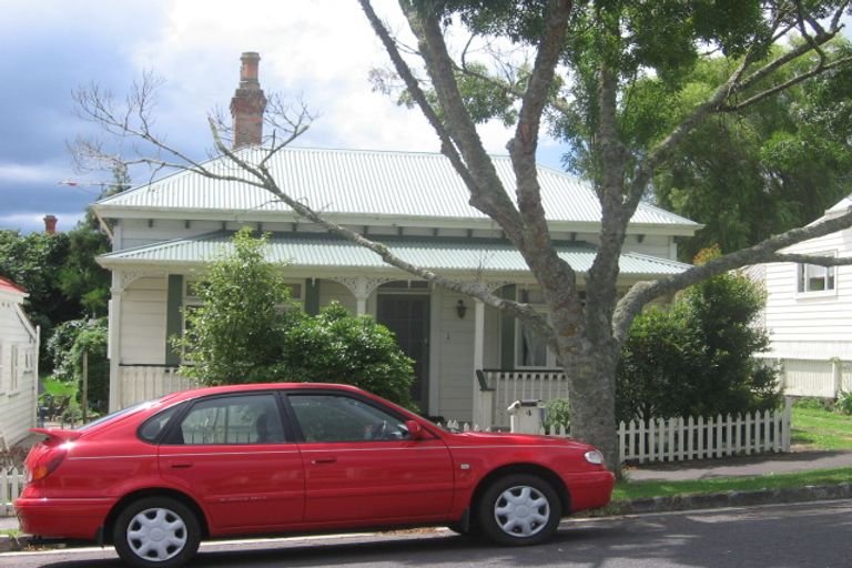 Photo of property in 4 Hastings Parade, Devonport, Auckland, 0624
