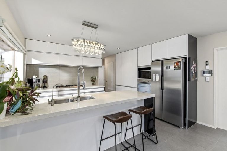 Photo of property in 30c Schnapper Rock Road, Schnapper Rock, Auckland, 0632