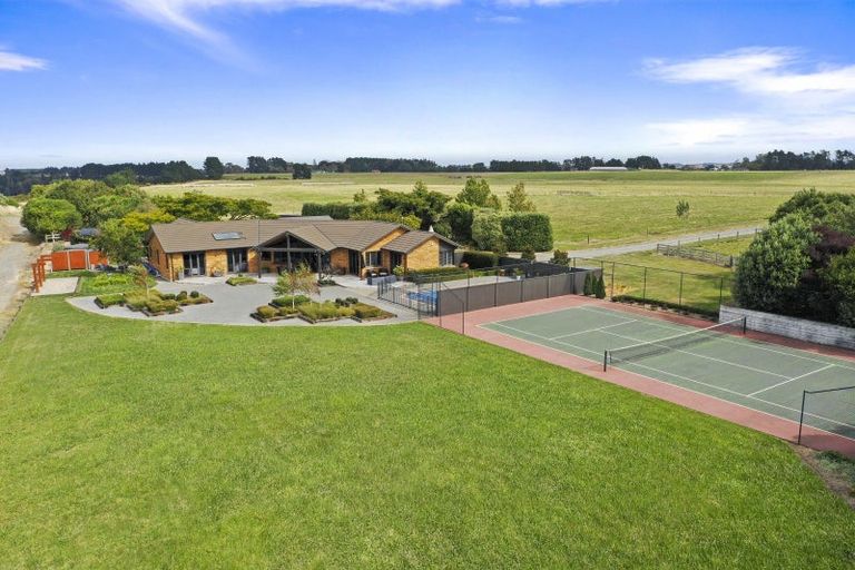 Photo of property in 70 Kakariki Road, Marton, 4787