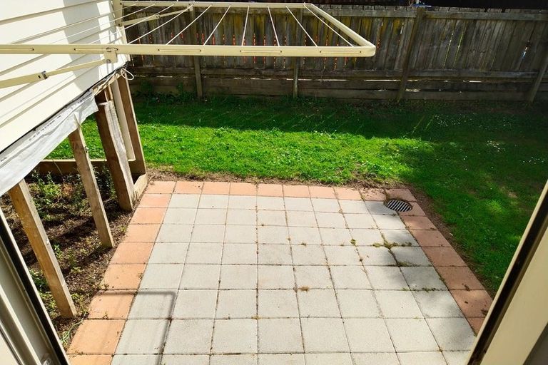 Photo of property in 1/41 Ellice Road, Totara Vale, Auckland, 0629